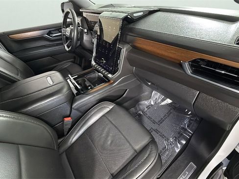 Used 2025 GMC Yukon Denali image 54