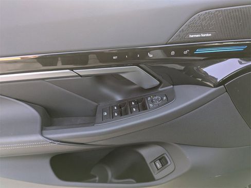 Certified 2024 BMW 530i xDrive 530i xDrive w/ Premium Package image 10