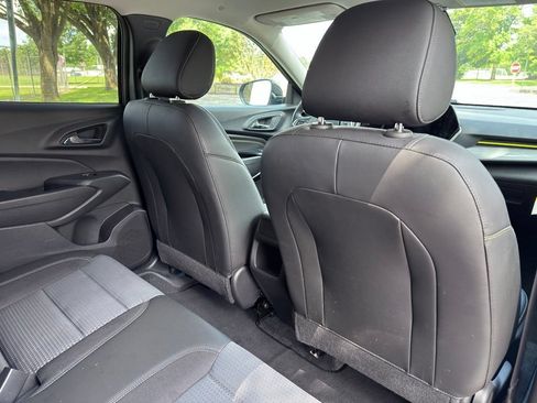 Used 2024 Chevrolet Trax LT w/ LT Convenience Package FWD image 31