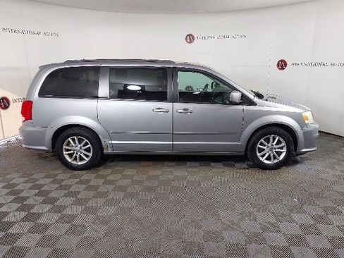Used 2014 Dodge Grand Caravan SXT w/ UConnect Hands-Free Group FWD image 4