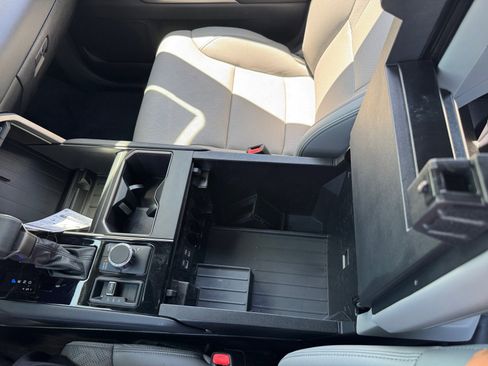 New 2025 Toyota Tundra Limited image 24