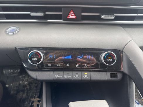 Used 2023 Hyundai Elantra SEL image 15