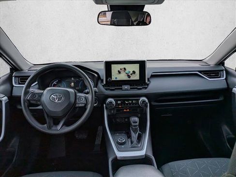 Used 2025 Toyota RAV4 XLE image 18