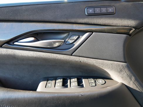 Used 2020 Cadillac Escalade Platinum image 9