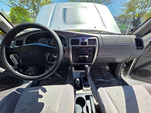 Used 2001 Toyota 4Runner SR5 AWD/4WD image 15