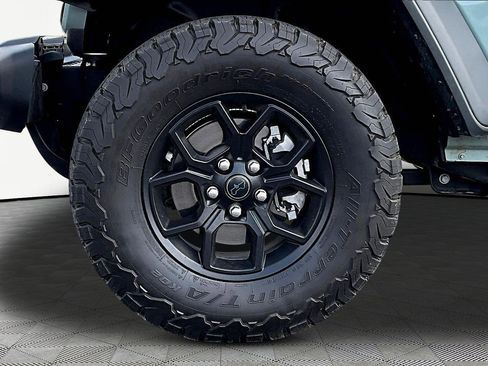Used 2024 Jeep Wrangler Unlimited AWD/4WD image 33