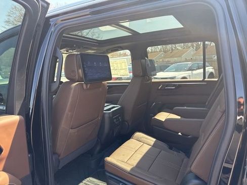New 2026 Chevrolet Suburban High Country AWD/4WD image 23