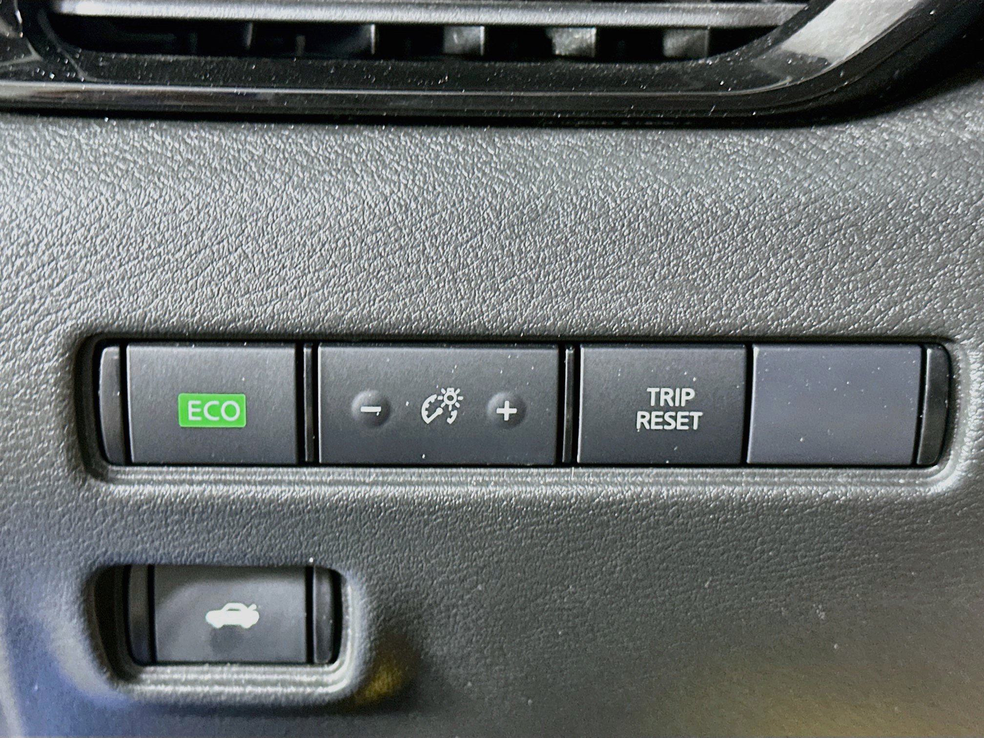 Used 2025 Nissan Sentra SV FWD image 17
