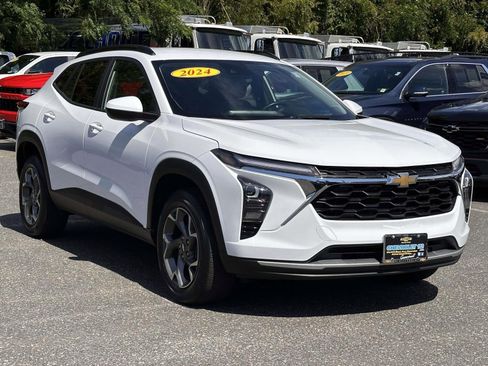 Used 2024 Chevrolet Trax LT w/ Driver Confidence Package FWD image 5