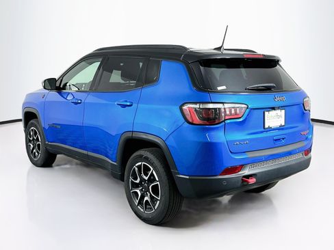 Used 2025 Jeep Compass Trailhawk AWD/4WD image 5