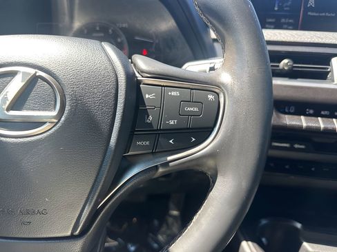 Used 2019 Lexus UX 200 w/ Premium Package image 16