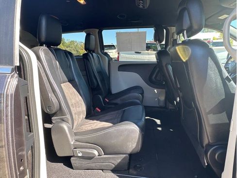 Used 2019 Dodge Grand Caravan SXT FWD image 12