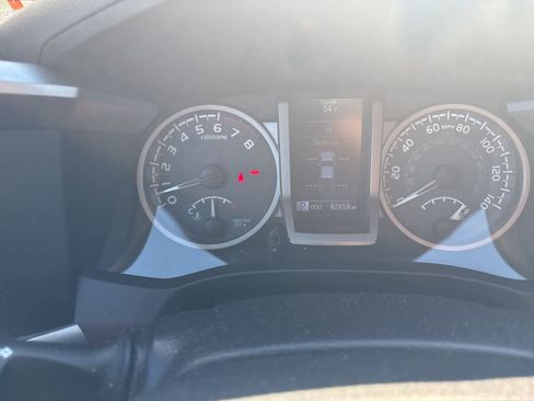 Used 2016 Toyota Tacoma SR5 w/ SR5 Appearance Package (SN) image 25