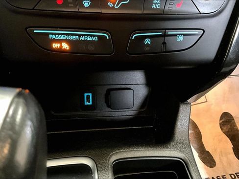 Used 2018 Ford Escape SE w/ SE Sport Appearance Package FWD image 16