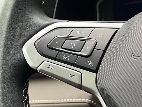 Used 2024 Volkswagen Taos SEL image 18