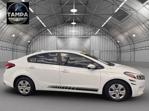 Used 2017 Kia Forte LX FWD image 3