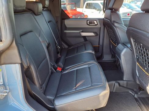 Used 2023 Ford Bronco Badlands w/ Sasquatch Package image 17