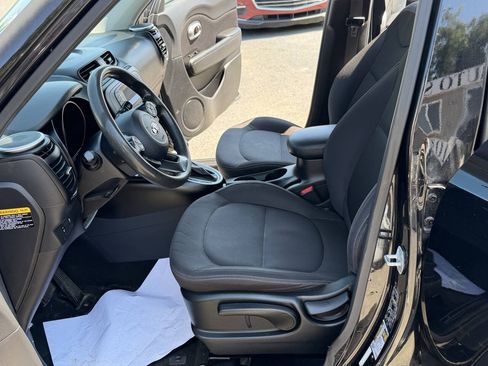 Used 2015 Kia Soul FWD image 13