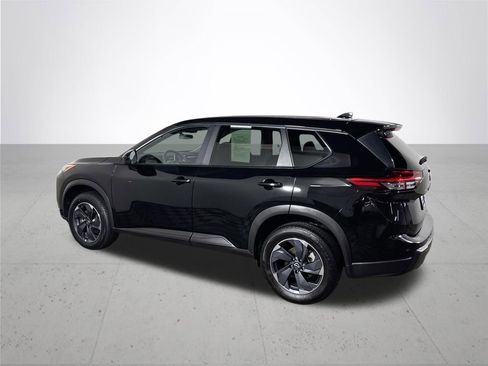 Used 2024 Nissan Rogue SV FWD image 8