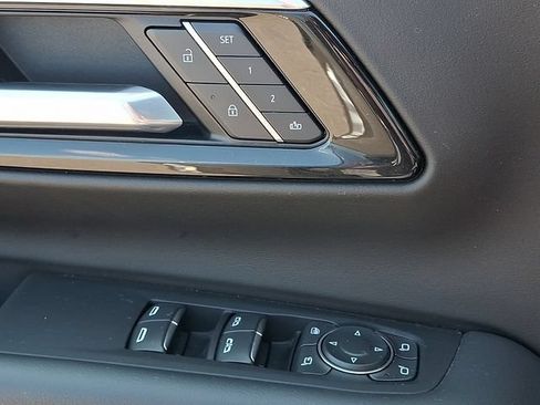 Used 2025 Chevrolet Tahoe Premier AWD/4WD image 22