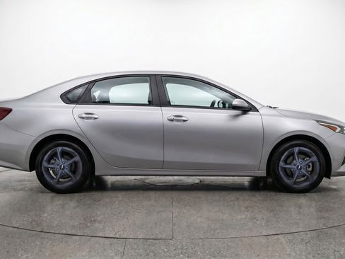 Used 2025 Kia K4 LXS FWD image 11