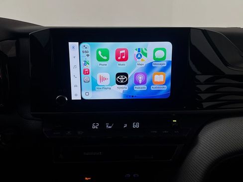 Used 2025 Toyota Camry SE image 17