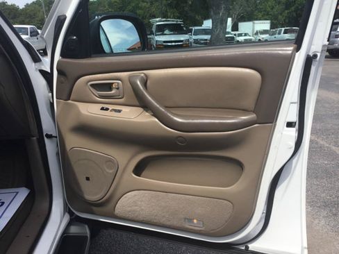 Used 2004 Toyota Sequoia SR5 RWD image 44