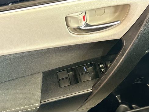 Used 2018 Toyota Corolla LE FWD image 18