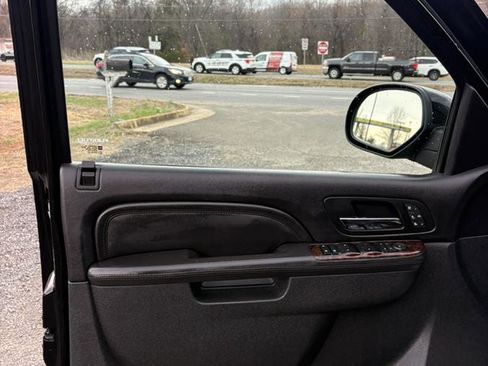 Used 2014 GMC Yukon Denali image 10