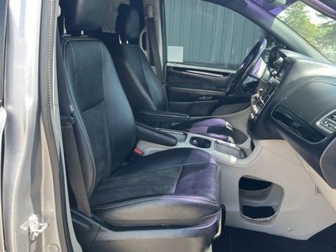Used 2019 Dodge Grand Caravan SXT FWD image 38
