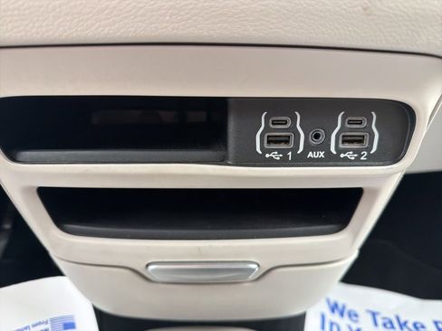 Used 2023 Chrysler Pacifica Touring-L FWD image 30