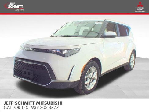 Used 2025 Kia Soul LX image 1