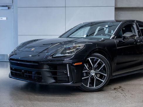 Certified 2025 Porsche Panamera RWD image 20