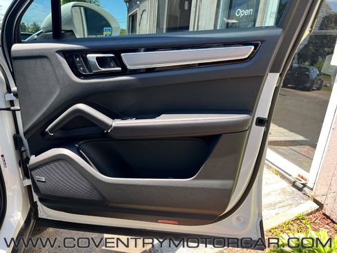 Used 2023 Porsche Cayenne Platinum Edition AWD/4WD image 39