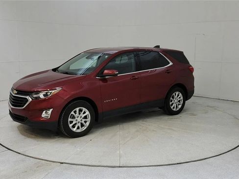 Used 2019 Chevrolet Equinox LT w/ Driver Convenience Package image 3