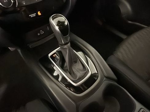 Used 2019 Nissan Rogue SV FWD image 21