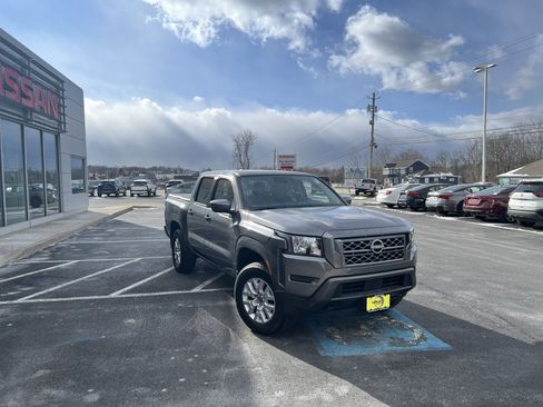 Used 2023 Nissan Frontier SV w/ Technology Package image 14