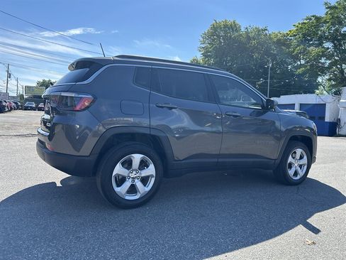 Used 2019 Jeep Compass Latitude w/ Popular Equipment Group AWD/4WD image 4