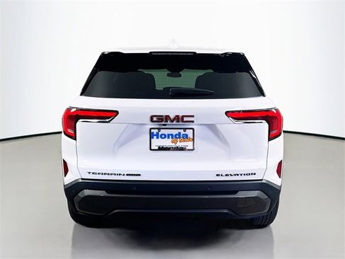 Used 2025 GMC Terrain Elevation image 8