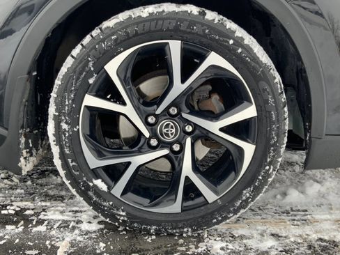 Used 2018 Toyota C-HR XLE image 25