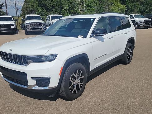 Certified 2025 Jeep Grand Cherokee L Limited w/ Luxury Tech Group II AWD/4WD image 1