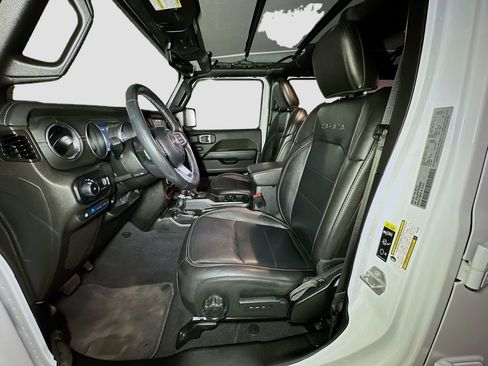 Used 2023 Jeep Wrangler Unlimited Sahara w/ Cold Weather Group AWD/4WD image 19