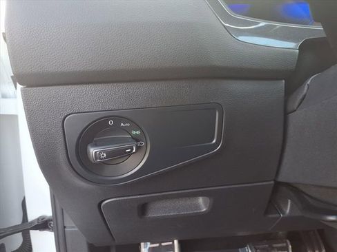 Used 2023 Volkswagen Tiguan SE R-Line image 76