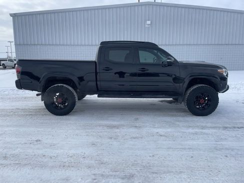 Used 2020 Toyota Tacoma TRD Sport image 10
