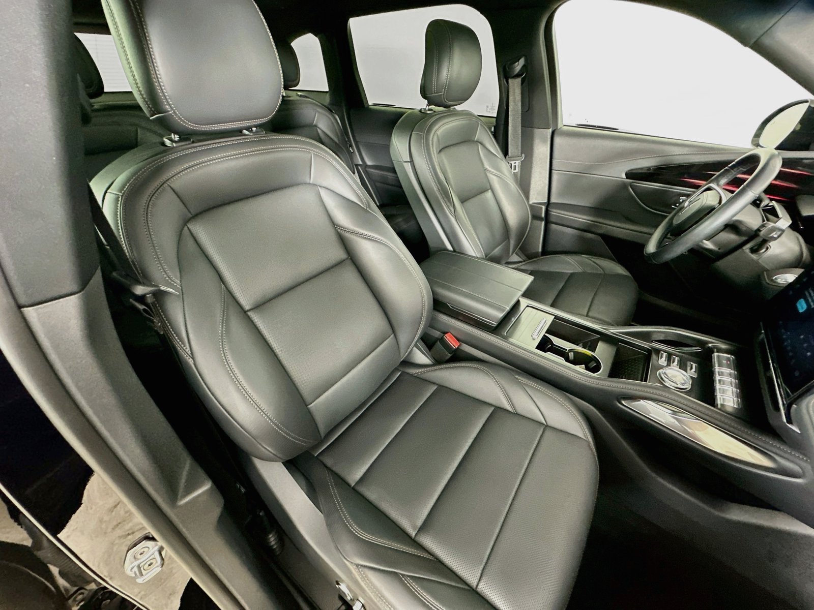 Used 2024 Lincoln Nautilus Premier w/ Equipment Group 102A AWD/4WD image 47