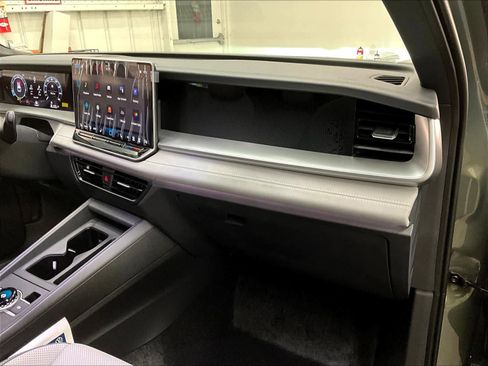 New 2026 Volkswagen Tiguan SE R-Line image 28