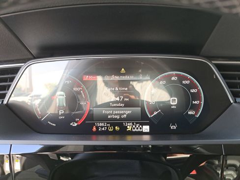 Used 2024 Audi Q8 e-tron Premium Plus w/ Premium Plus Package image 9