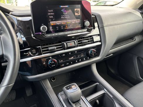 Used 2025 Nissan Pathfinder SV AWD/4WD image 17