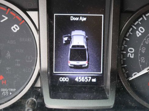 Used 2021 Toyota Tacoma TRD Off-Road AWD/4WD image 11