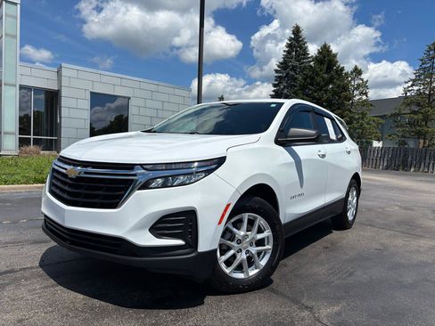 Used 2023 Chevrolet Equinox LS w/ LS Convenience Package AWD/4WD image 3